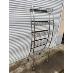 Présentoir métallique 5 niveaux sur roulettes - Rangement magasin commerce - Bon état
